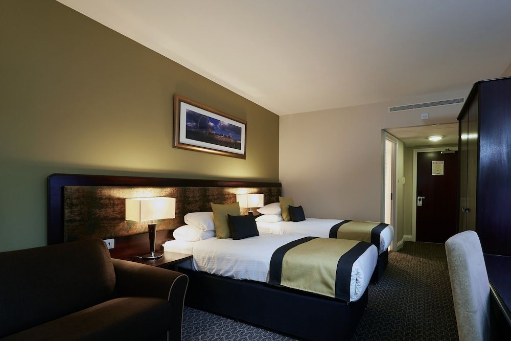 Stamford Bridge Hotel London Standard Room, 1 Double Bed with Sofa bed (Standard Double Room) 5