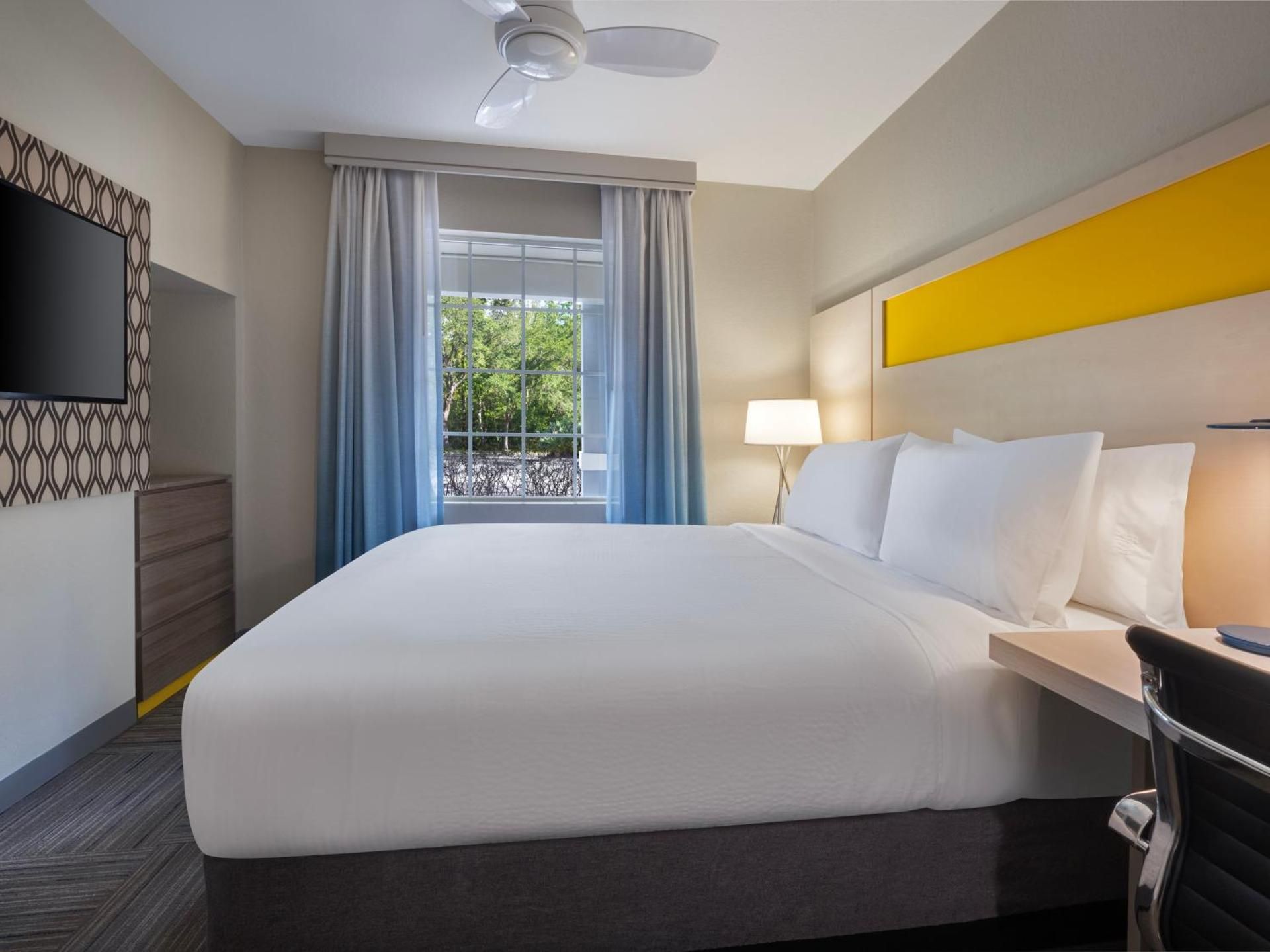 2 Bedroom Queen Suite