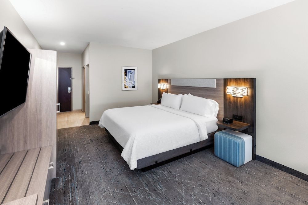 Standard Room, 1 King Bed