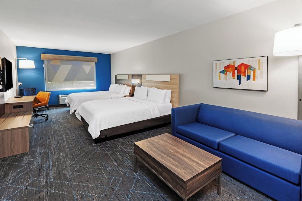 Suite, 2 Queen Beds, Accessible Bathtub (Communications)