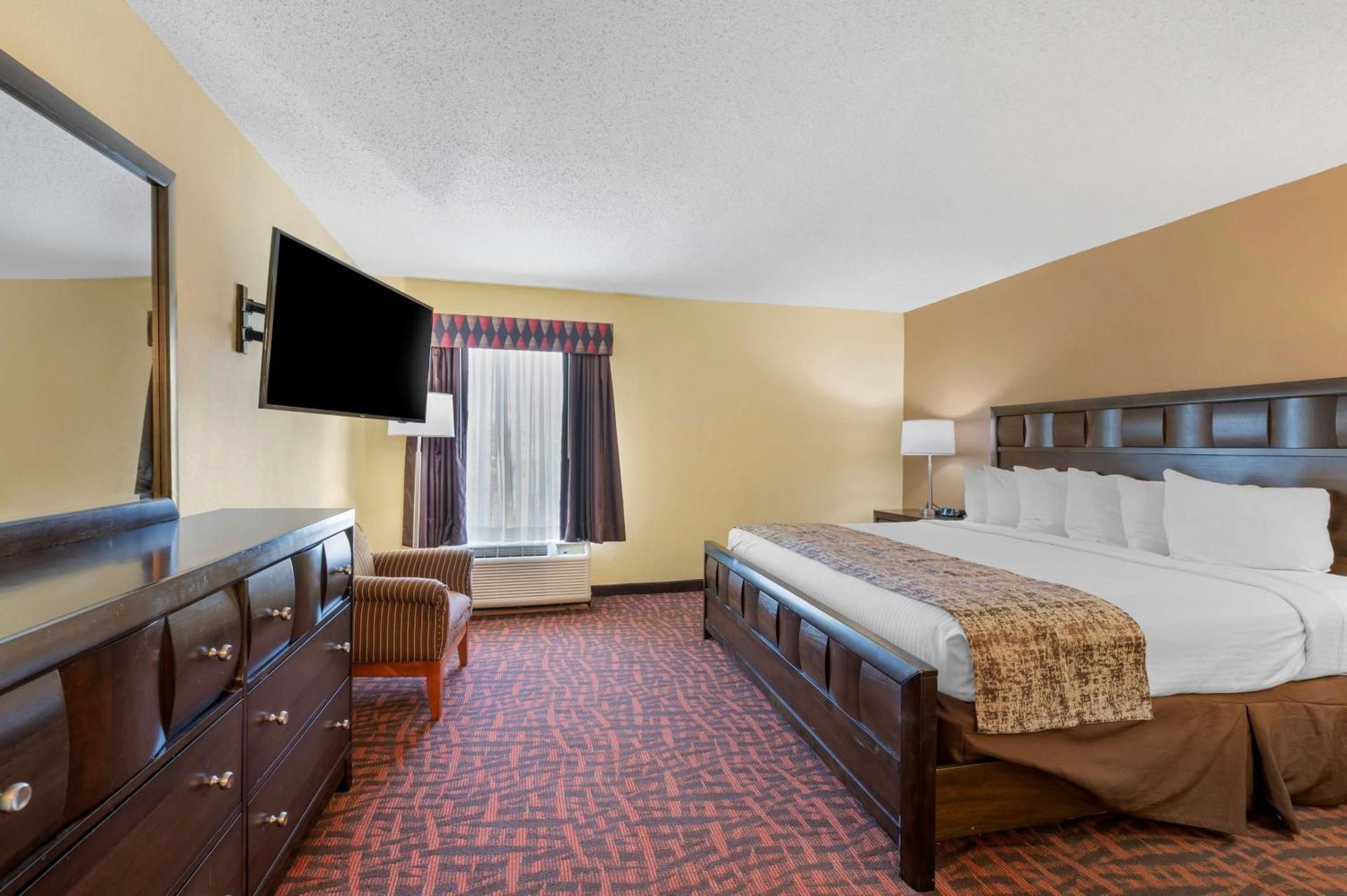 Suite - 1 King Bed, Nonsmoking, Sofabed, Full Kitchen, Dining Room