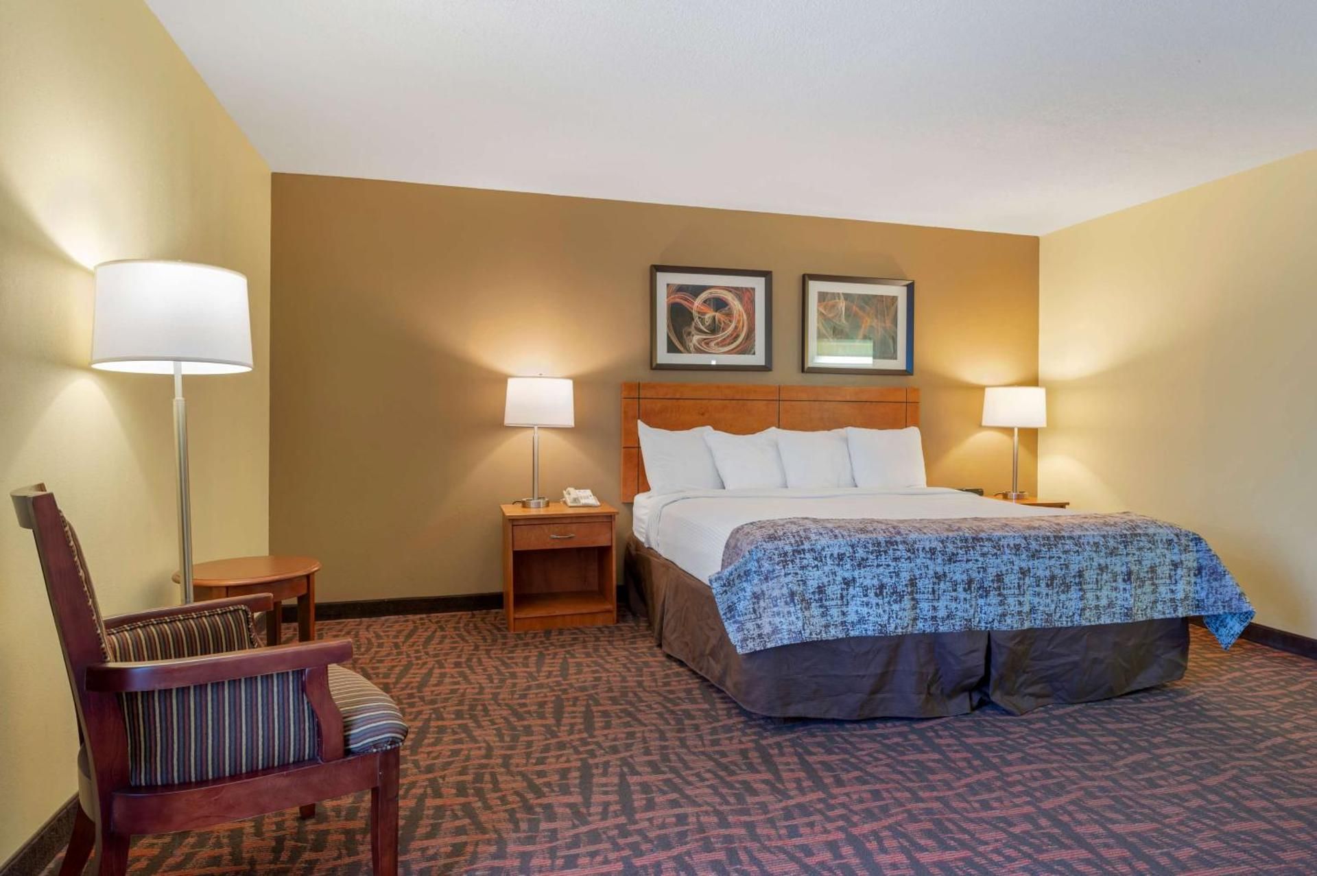 King Room with Bath Tub - Mobility Accessible/Non-Smoking