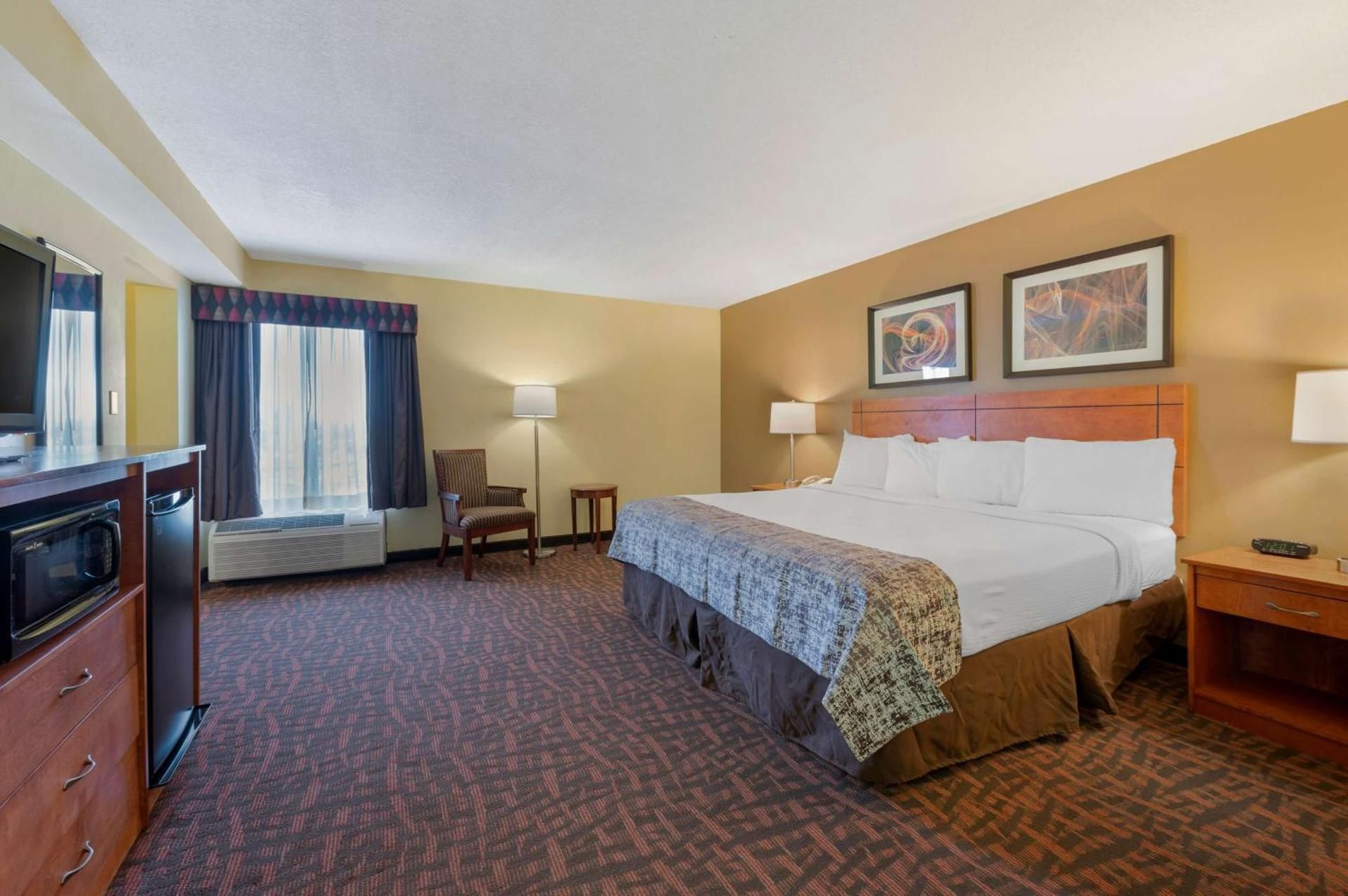King Room with Bath Tub - Mobility Accessible/Non-Smoking