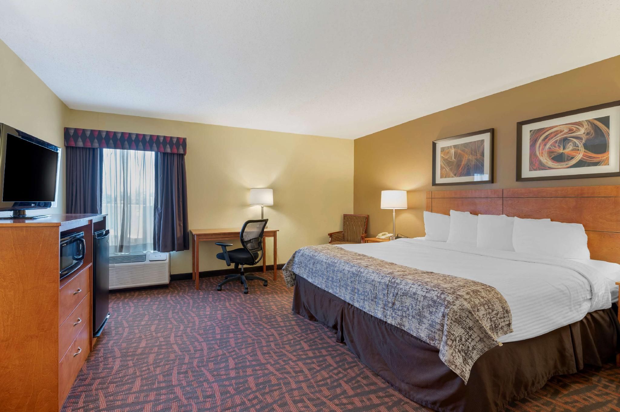 1 King Bed, Nonsmoking