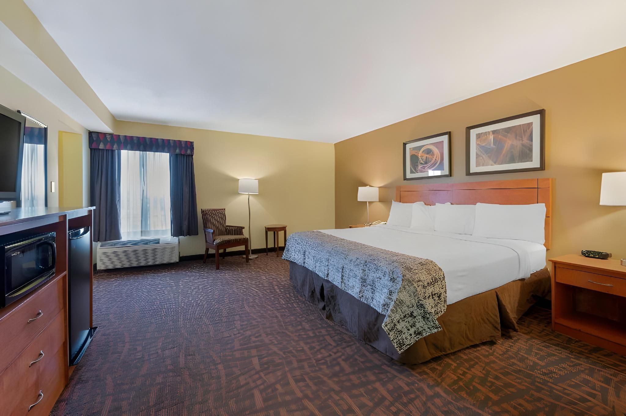 1 King Bed, Nonsmoking