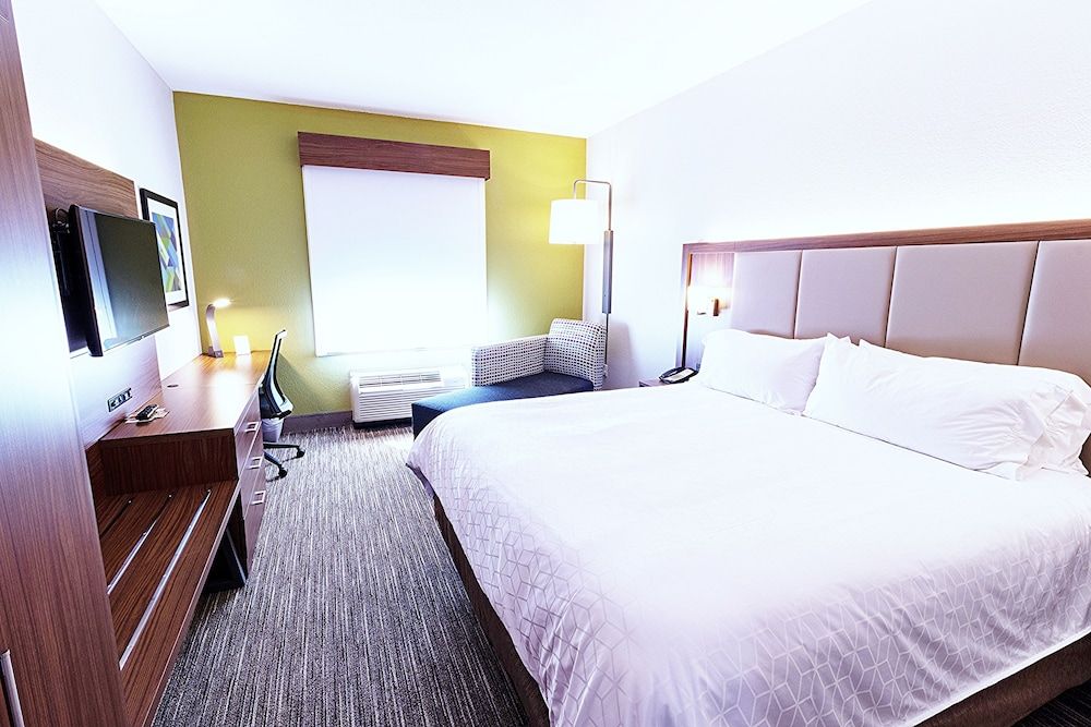 Standard Room, 1 King Bed, Accessible (Communications, Accessible Tub)
