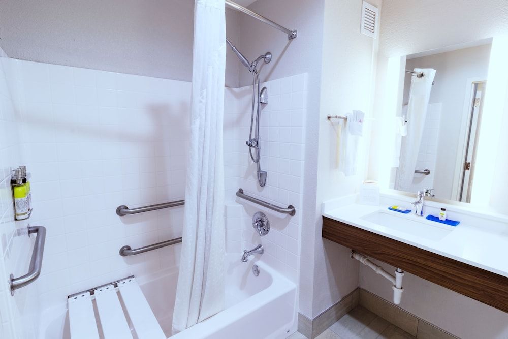 Suite, 2 Queen Beds, Accessible (Communications, Accessible Tub)