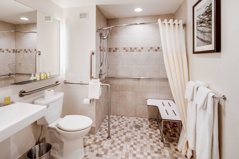Junior Suite, Accessible (Roll-In Shower)