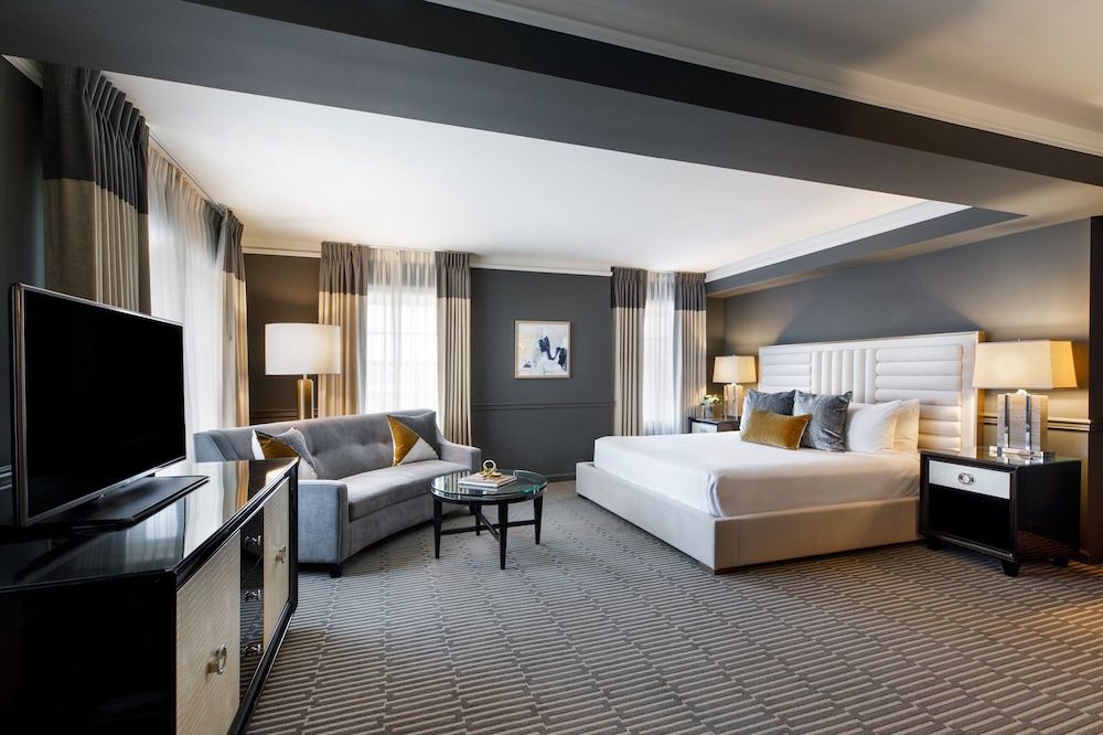 Deluxe Room, 1 King Bed, Corner