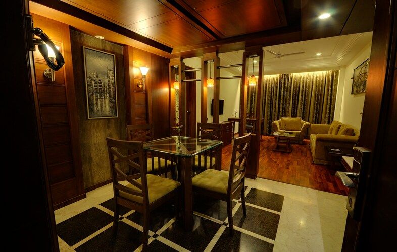 Hotel Kailash International Suite Room 12