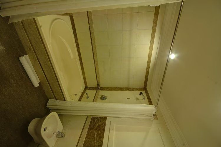 Hotel Kailash International Executive Room 6