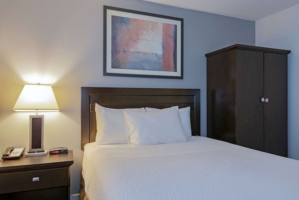 Suite, 1 Queen Bed with Sofa bed, Non Smoking, Kitchenette