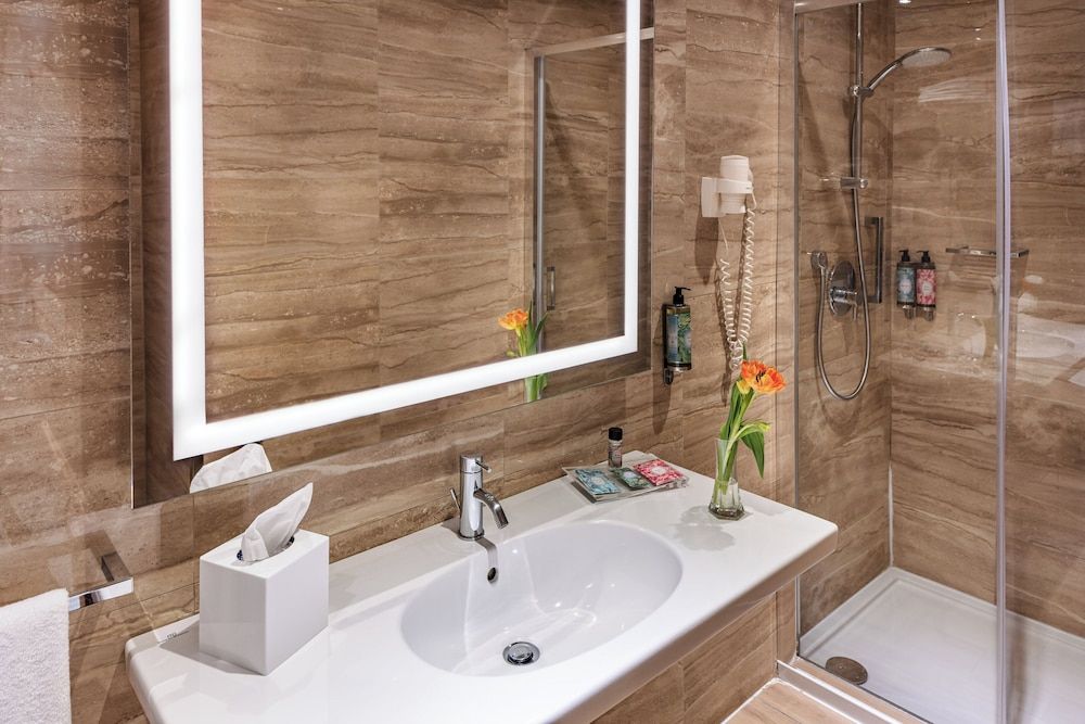 undefined Starhotels Terminus 10