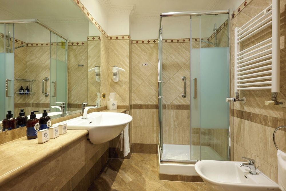 Hotel Barberini Economy Double Room, 1 Large Twin Bed (French Bed) 2