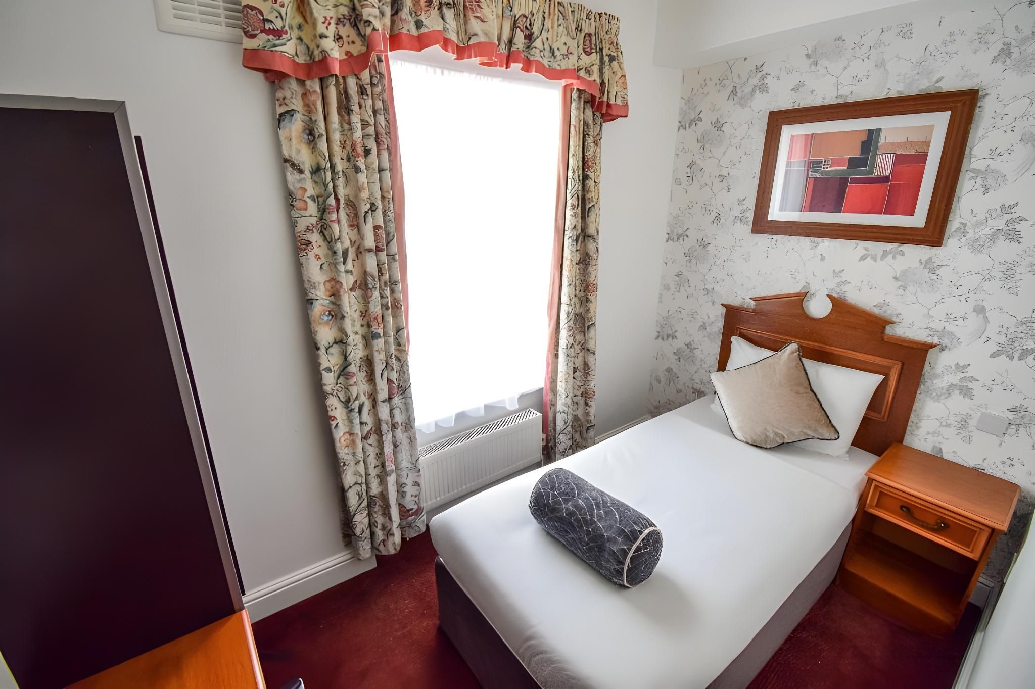 undefined Pembridge Palace Hotel 7