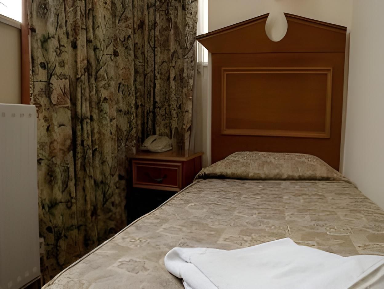 undefined Pembridge Palace Hotel 8