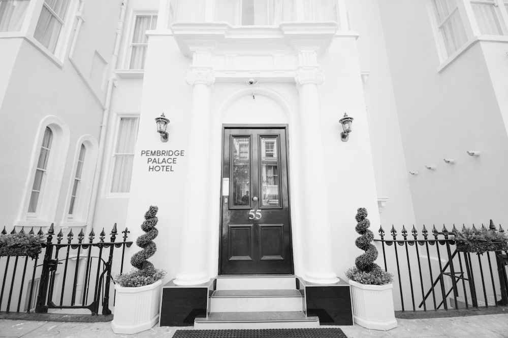 undefined Pembridge Palace Hotel 3