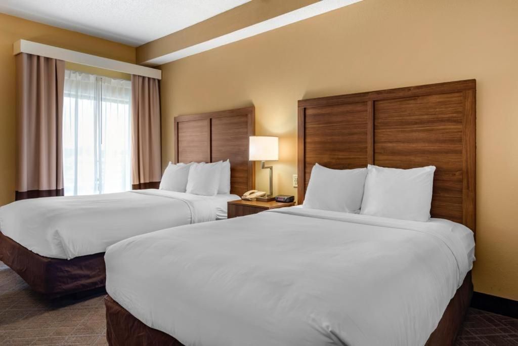 2 Queen Beds, Suite, Nonsmoking