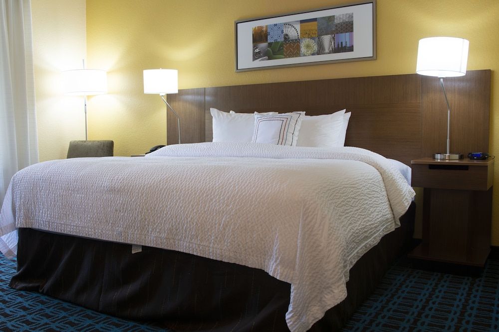 Room, 1 King Bed, Roll-in Shower