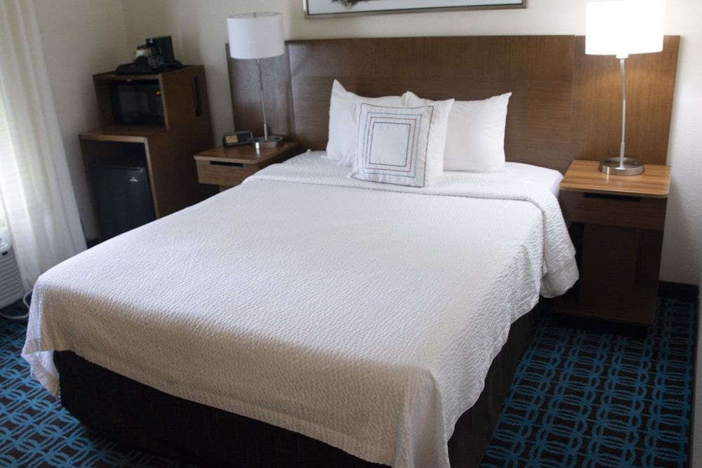 Room, 1 King Bed, Roll-in Shower