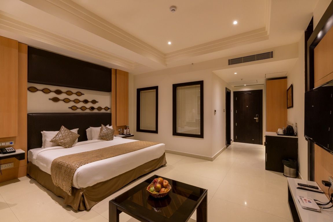 Club Room with Bathtub