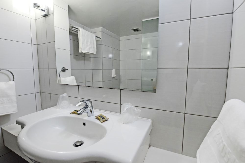 Kissos Hotel Standard Twin Room, Courtyard View 4