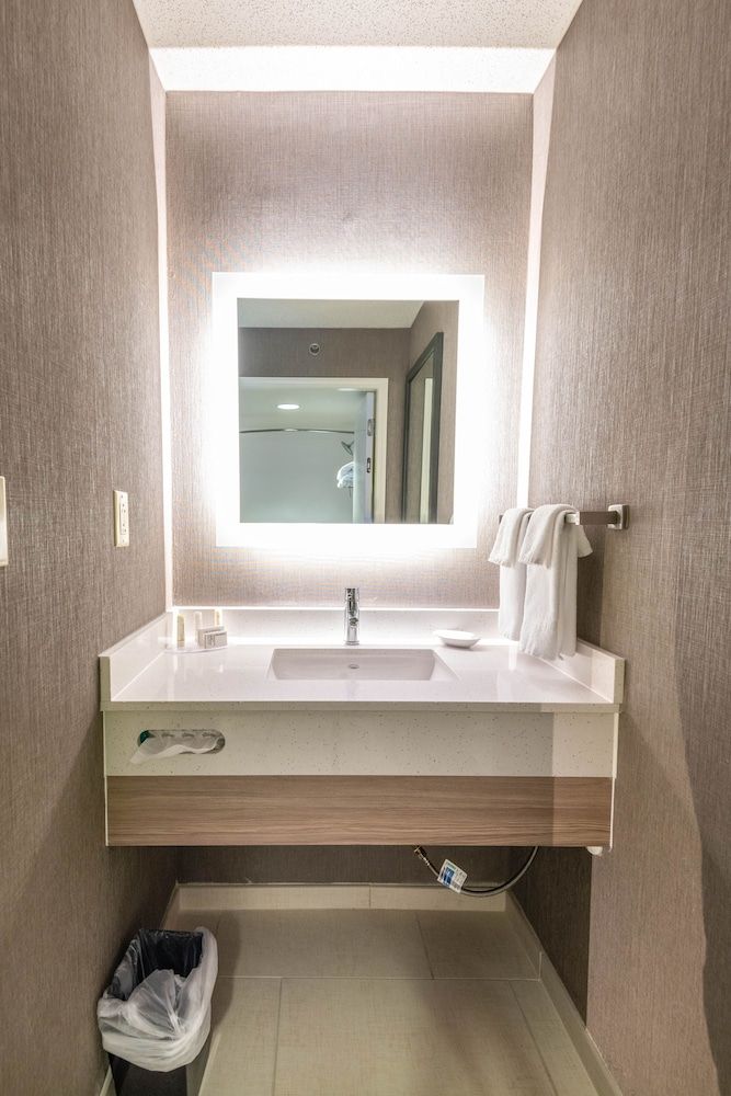 Suite, Multiple Beds (Mobility Accessible, Tub)