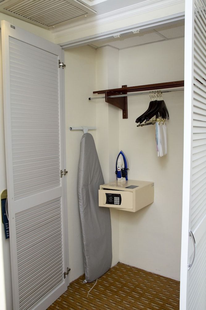 Sheraton Presidente San Salvador Hotel Deluxe Room, 1 King Bed, Balcony 5