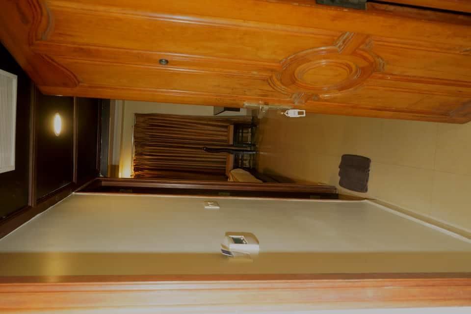 Geo Hotel Deluxe Room 5