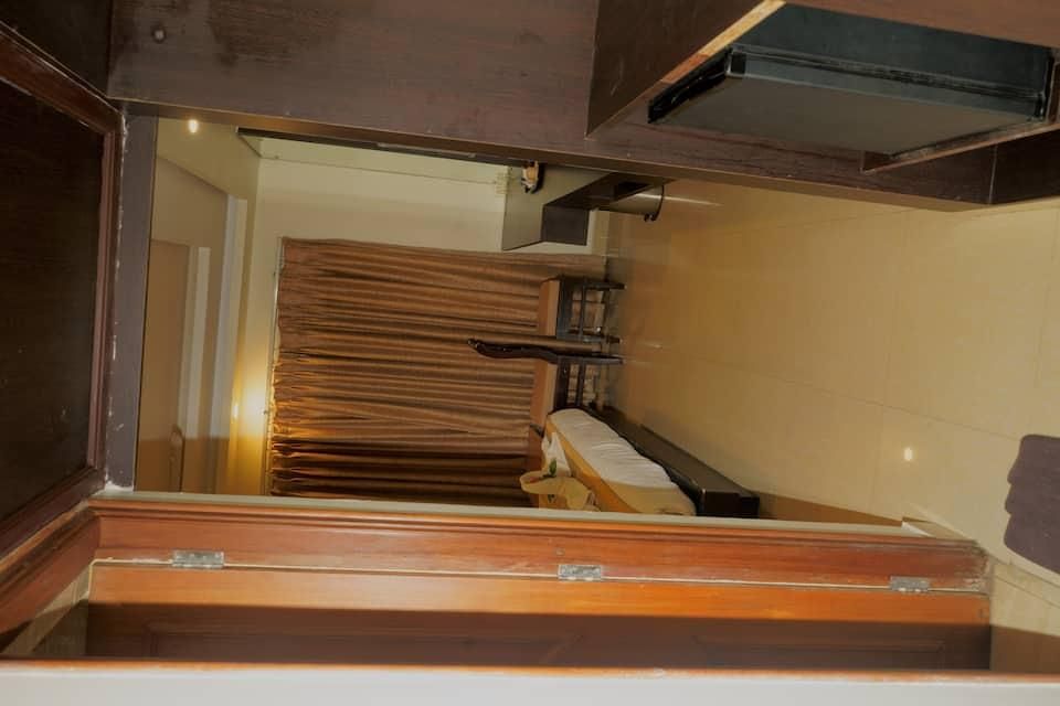 Geo Hotel Deluxe Room 7