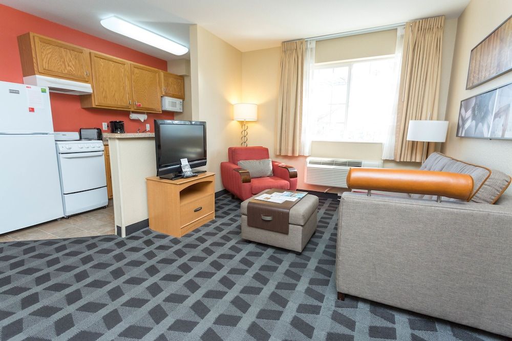 Suite, 2 Bedrooms (Mobility/Hearing Accessible, Tub)