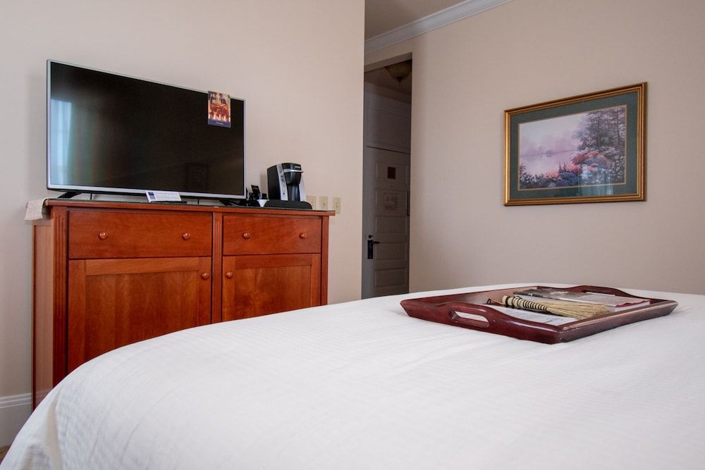 Historic Boone Tavern Hotel and Restaurant Room, 1 King Bed