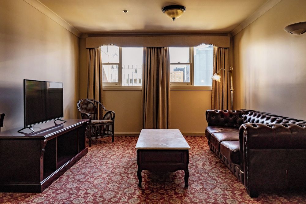 Hadley's Orient Hotel