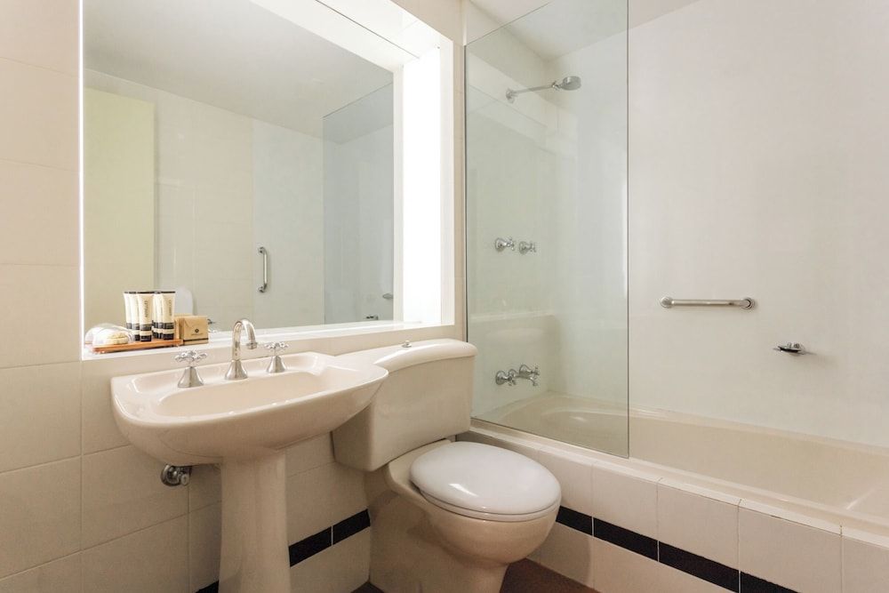 Hadley's Orient Hotel Hotel Room 3