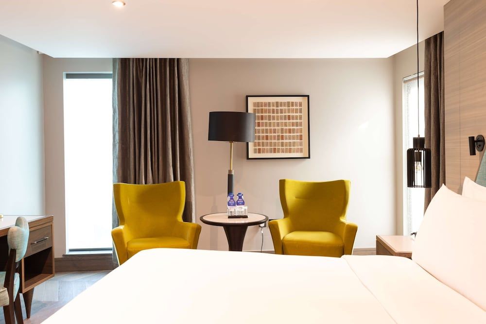 undefined DoubleTree by Hilton London West End 8