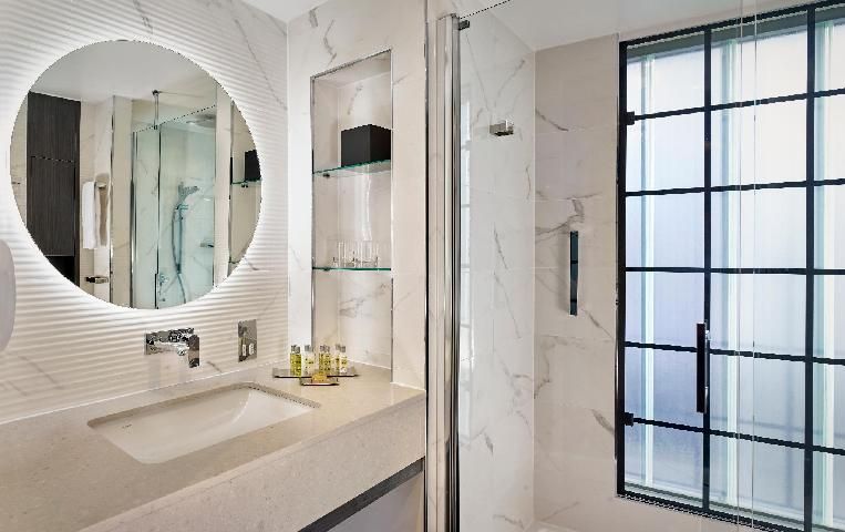 undefined DoubleTree by Hilton London West End 7