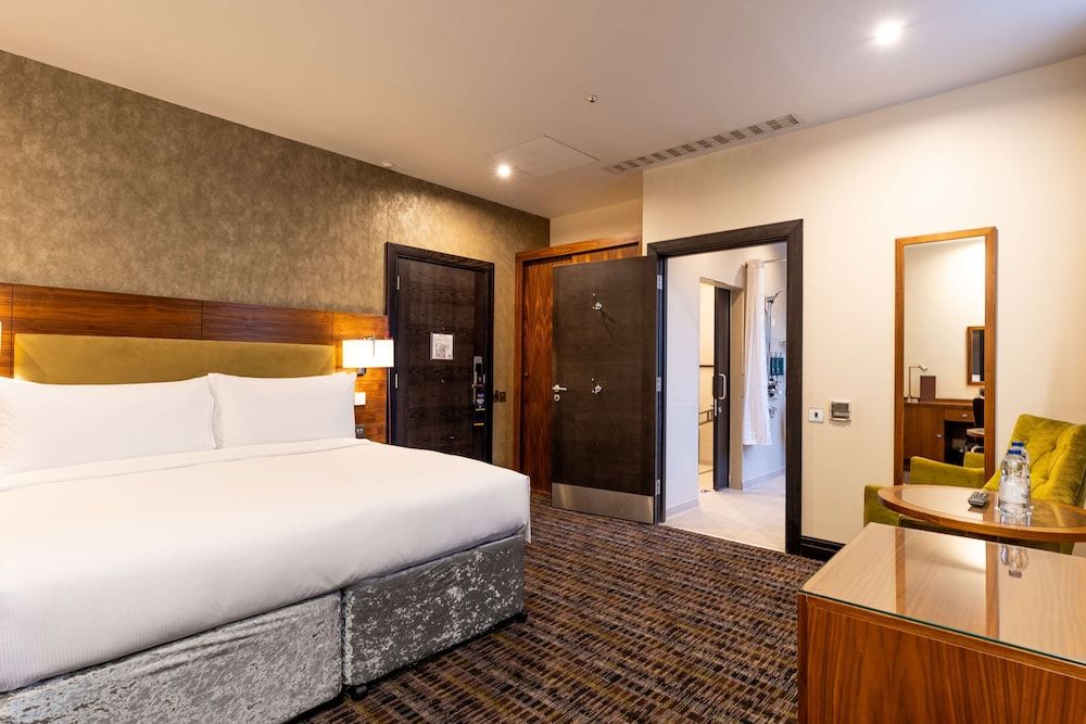 undefined DoubleTree by Hilton London West End 4