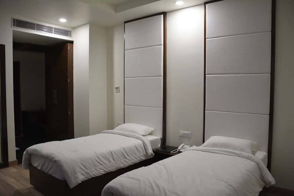 Green Hotel	Pathankot Deluxe Twin Bed