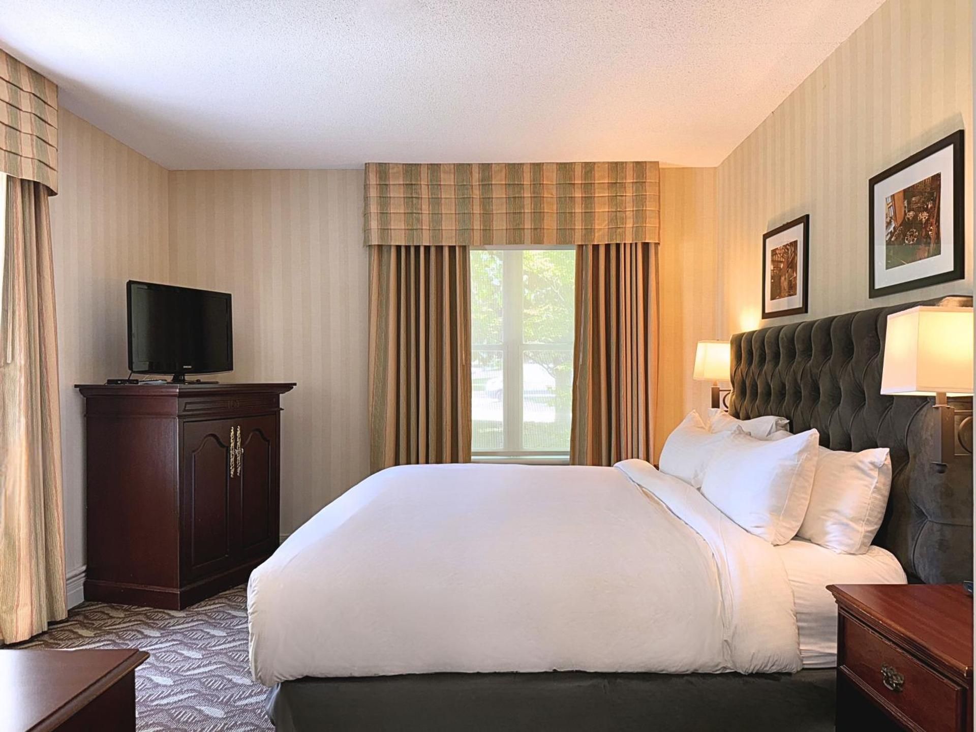 1 King Bed Executive Non-Smoking