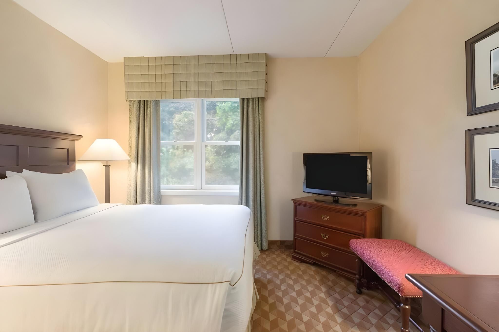 Ivey Spencer Leadership Centre 1 Queen Bed