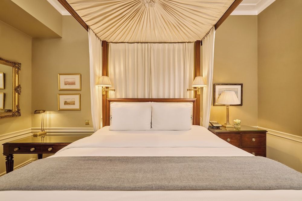 Junior Suite, 1 King Bed (Roseate)