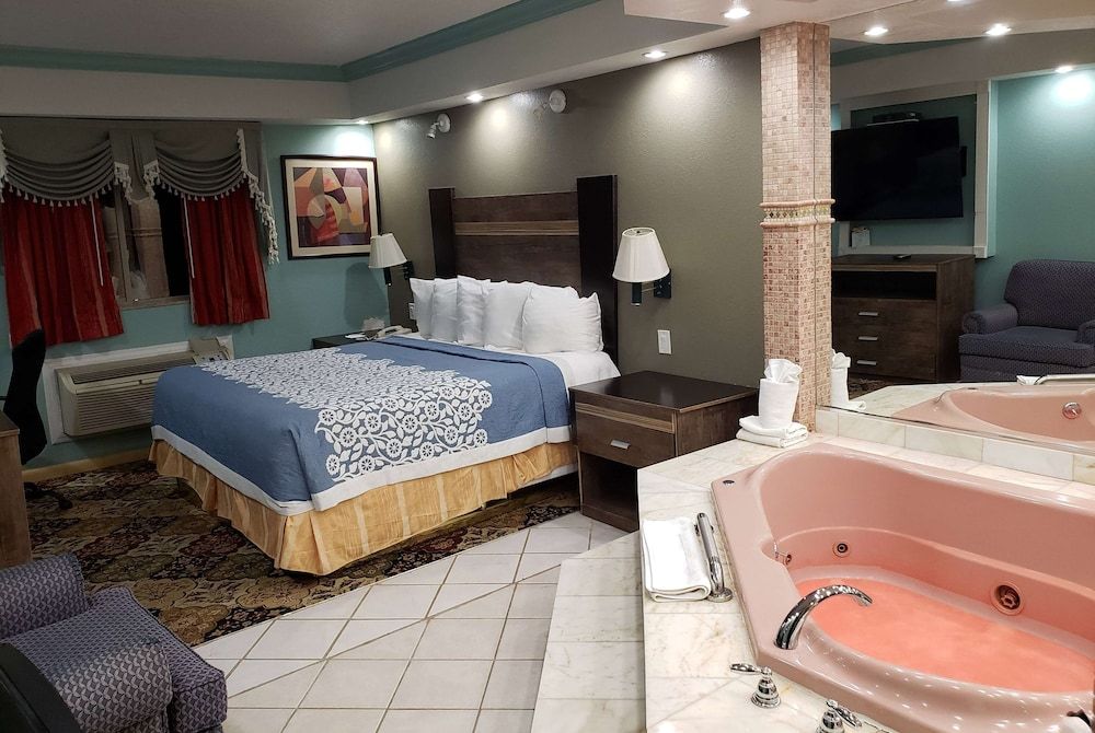 Studio Suite, 1 King Bed, Non Smoking, Jetted Tub