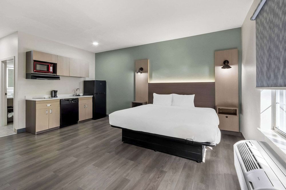 Room, 1 King Bed, Non Smoking (Efficiency)
