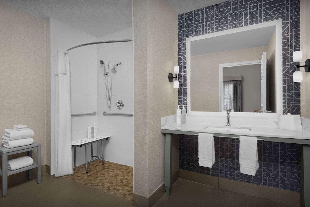 Suite, 1 King Bed, Accessible, Non Smoking (Roll-in Shower)