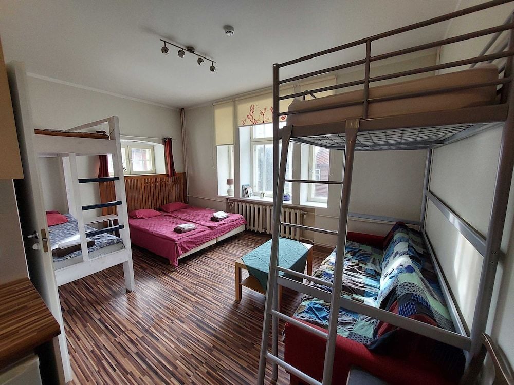 Looming Hostel