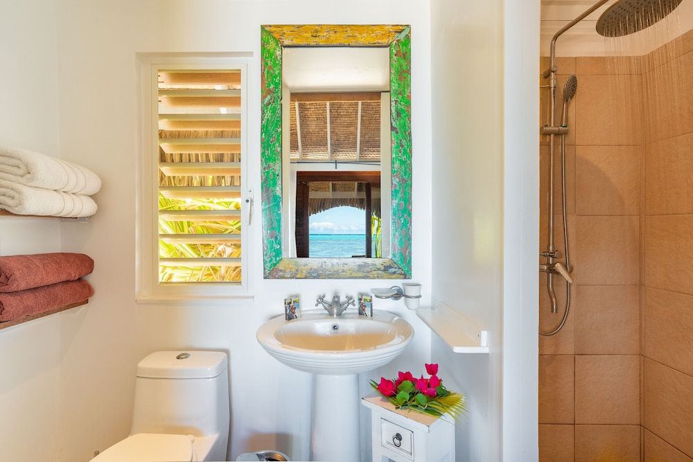 Moorea Beach Lodge Bungalow Honeymoon 3