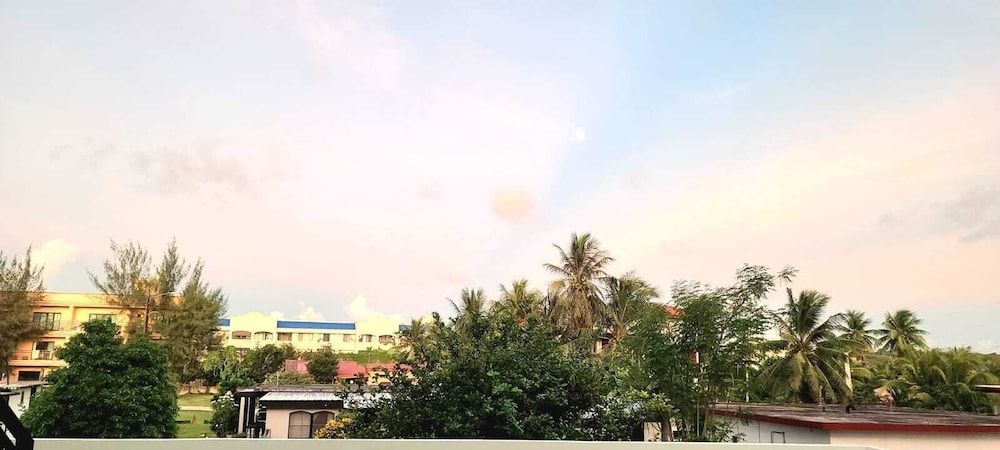 Saipan Beach Hotel Standard Room, 1 Queen Bed, Garden View 5