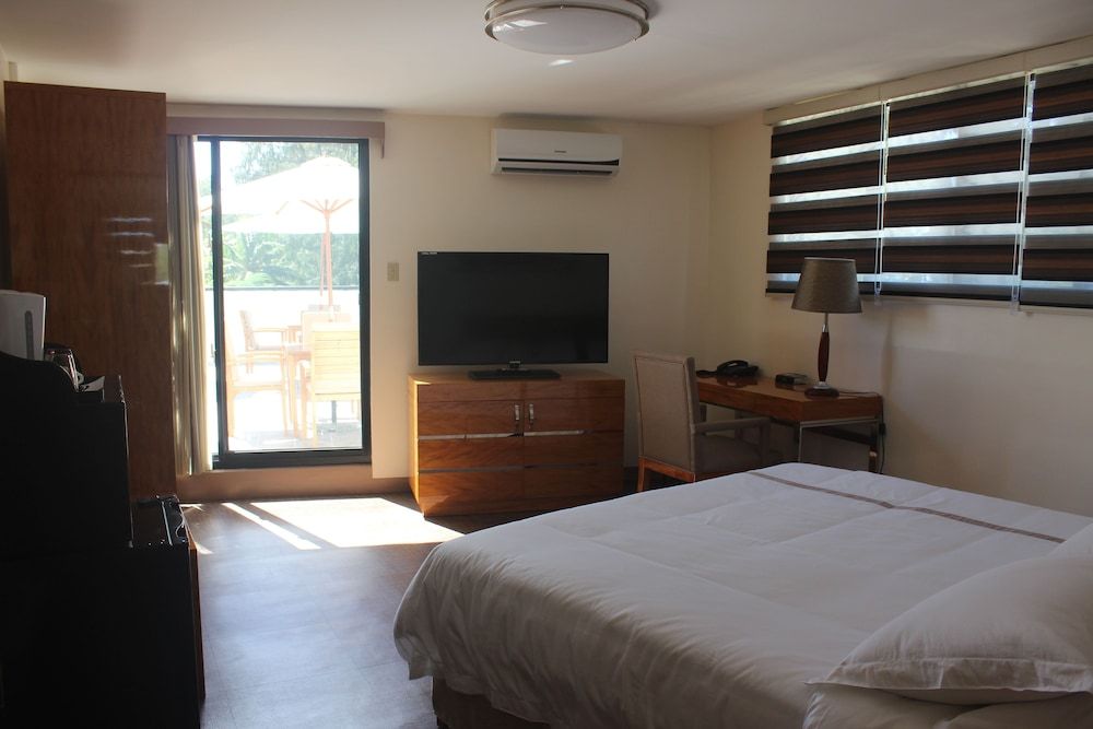 Saipan Beach Hotel Family Suite, 3 Bedrooms, Terrace 4