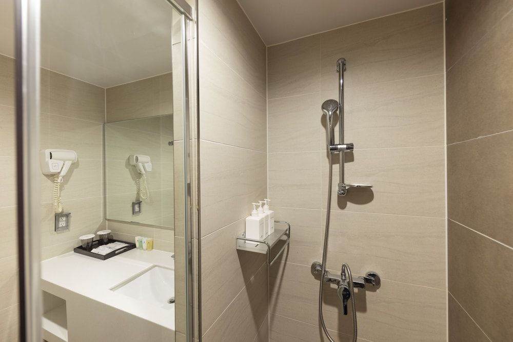 Saipan World Resort Superior Room, Ocean View 4