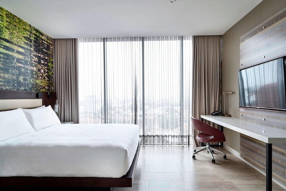 Deluxe Room, 1 King Bed, Non Smoking